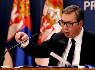 面对危机球员团结一致，挑战困难取得胜利